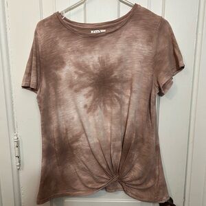 Maurices women’s size Medium top.